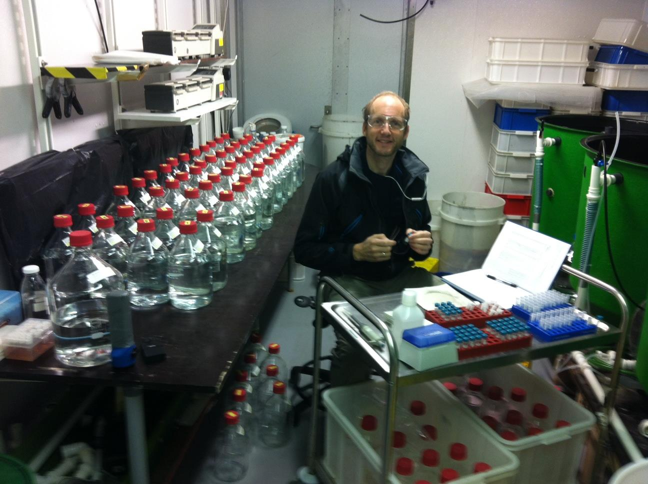 Laboratorie-eksperimenter Matrise-forsøk Statisk eksponering i 2L flasker (totalt 60 flasker)