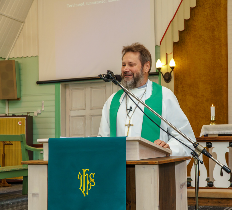 Nytt fra Haapsalu Pastor Urmas på talerstolen i