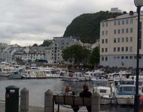 Driftsselskapets daglige leder er til enhver tid sittende havnefogd. Saken ble oversendt Ålesund bystyre for endelig godkjenning.