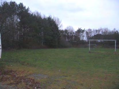 Fotballbanen Kiellandsmyrå (vest for E39 i nord) og badeanlegget Gamlingen (øst for E39) er mye brukte idrettsanlegg i området.