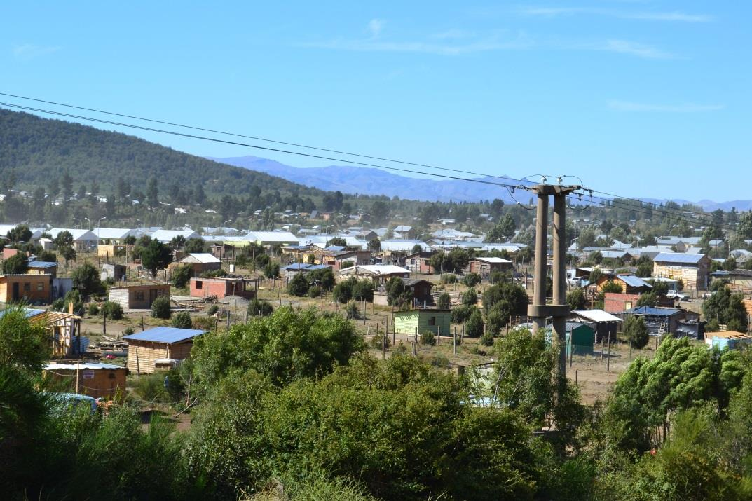 Figur 9 (øverst og nederst): Illegalt boligområde i utkanten av Bariloche