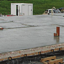 Mesaninetasjer eller oppforede gulv med høy stabilitet til utjevning av større høydeforskjeller ved modernisering av bygninger, oftest med betongkonstruksjoner