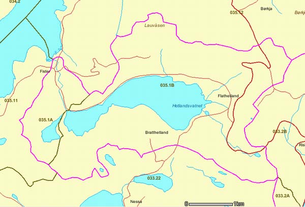 eller 0992 m 3 /s. Alminnelig lavvannføring er beregnet til 42 l/s (NVE hydrologisk avdeling). Figur 12. Nedbørfeltet til Hetlandsåna i Hjelmeland kommune. Nedbørfeltet er markert med rosa linjer.