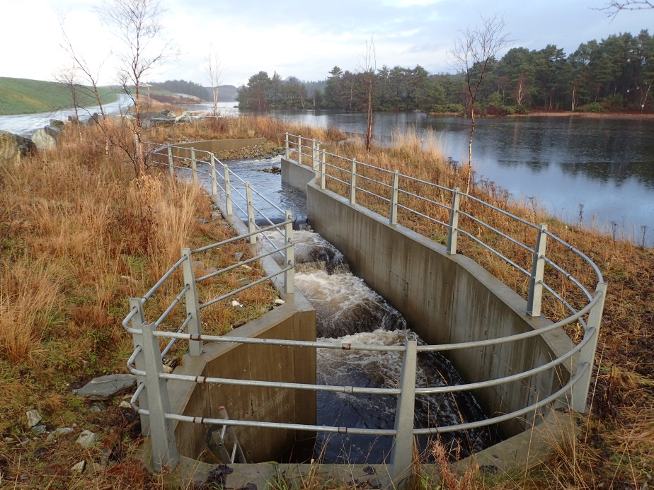 Utløpet fra Langavatn er utformet som fisketrapp.