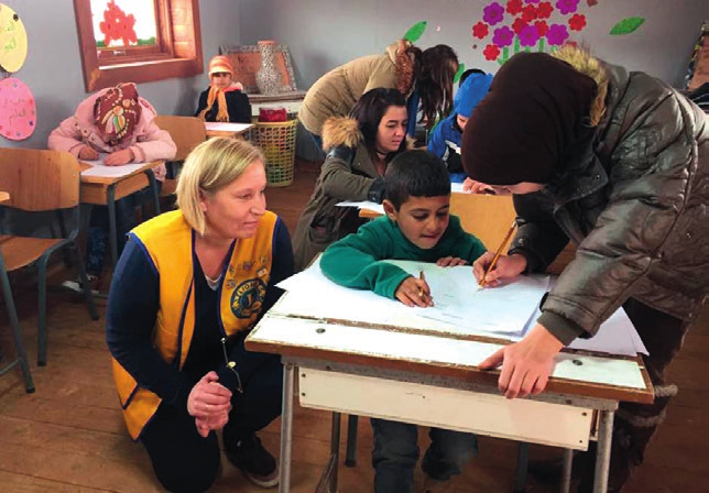 FLYKTNINGER I LIBANON Annette Pemmer reiste ned for å sjå sjølv, og fekk kome inn i det eine klasserommet der borna får undervisning (Foto: Amine Hacha) Vi setter barna først 13.