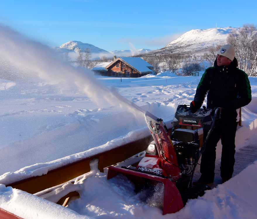 Totrinns snøfresere i 7-serien Hydrostat drift Styreclutcher Hjul (EW/EWD mod.) Belte (ET/ETD mod.) Justerbart snøhus fra styre (ET/ETD mod.) Elektrisk start med batteri (EWD/ETD mod.