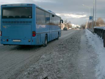 samarbeid med busselskapene som tilsier full salting av busstraséene innen 5 timer etter påvist glatt føre.