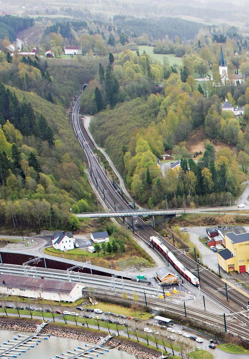 Venjar - Eidsvoll Alternativer ved prestegården Utvidelse på vestsiden: Løsmassetunnel: Umulig å oppfylle sportekniske krav. Kostbart. Usikkerhet mht. gravlunden.