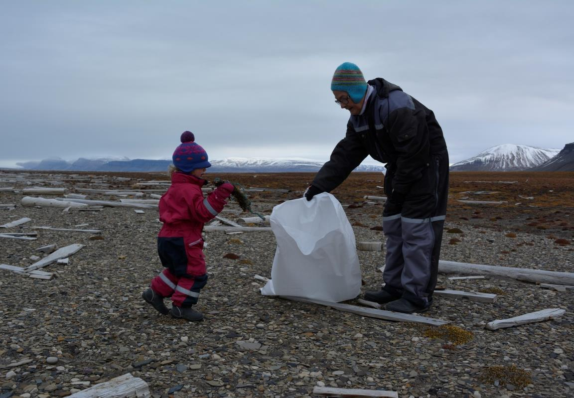 Figur 11. Polarflokken barnehage har i 2015 ryddet stranda ved Elveneset for 240 kg søppel.