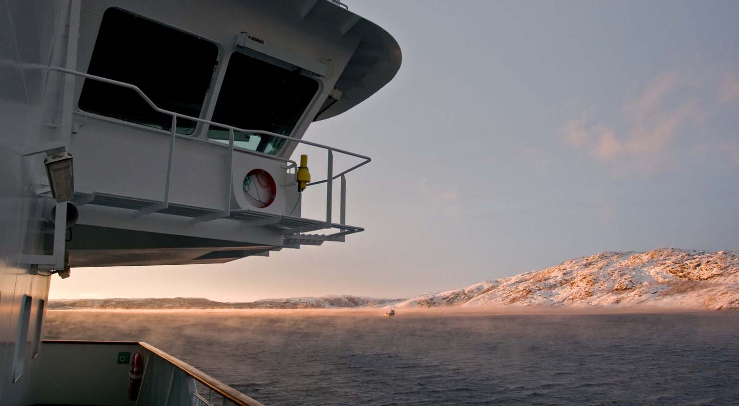 HURTIGRUTEN Using an full-image ASA slide Delårsrapport With without for a subtitle 4.