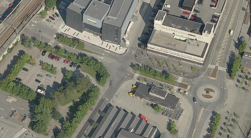 Vi viser nedenfor to alternativer som ivaretar disse hensynene. Det finnes flere mulige interne løsninger for å koble parkeirngsanlegget på de viste rampene.