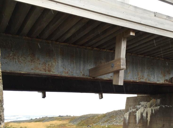 siden som vender fra havet (høyre).