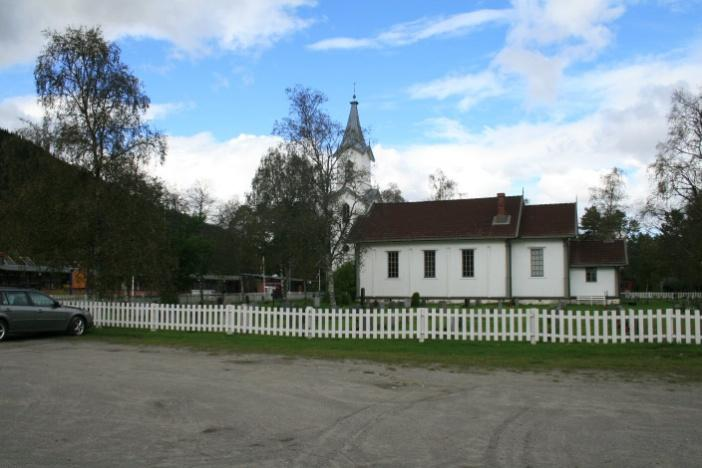 2 ENGERDAL Området strekker seg fra nordenden av sjøen Engeren videre nordover et stykke forbi sjøen lille Engeren.