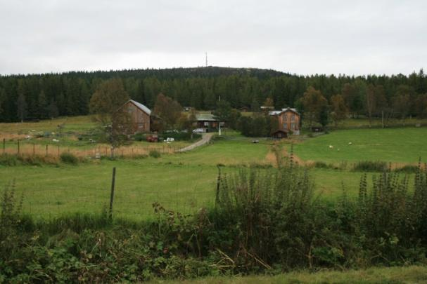 6 VOLBRENNA - SØLENSTUA Området går langs Femundselva og videre østover mot Femunden langs Engeråa. Området preges av spredt gårdsbosetning, hovedsakelig i liene på Volbrenna-siden.