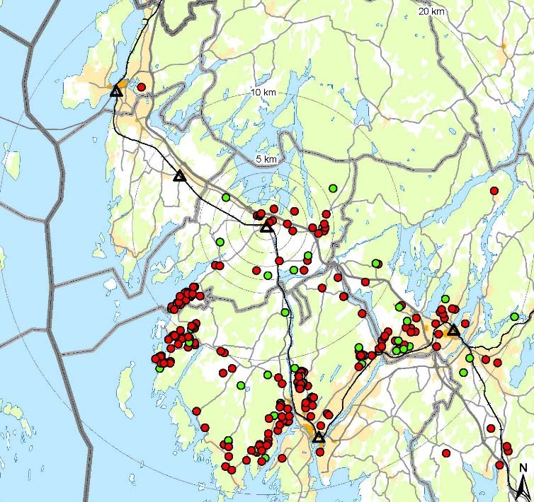 Strekningen inngår i Østfoldbanens Vestre linje og trafikkeres i dag av persontog (lokal-, InterCity-, og utenlandstog) og godstog.