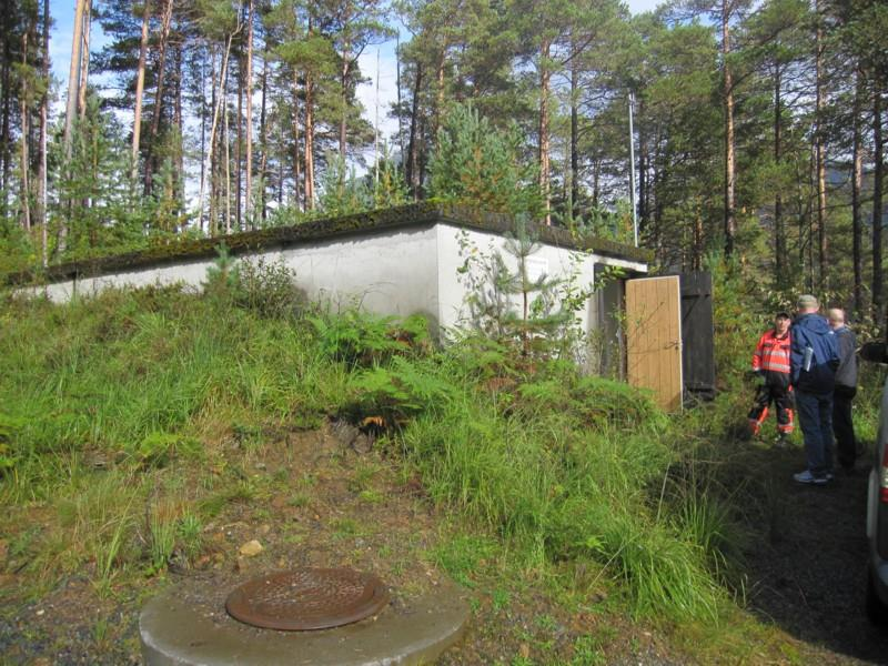 Bassengvolum er 90 m 3. Ved normalt forbruk tilsvarer dette 19 timers vannforbruk.