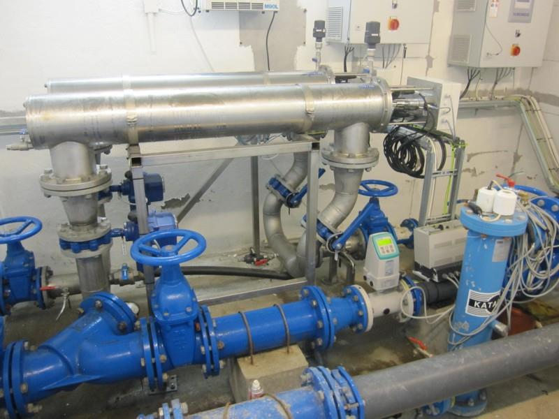 Råvannspumpene pumper vann opp til høydebassenget via UV-aggregatene.