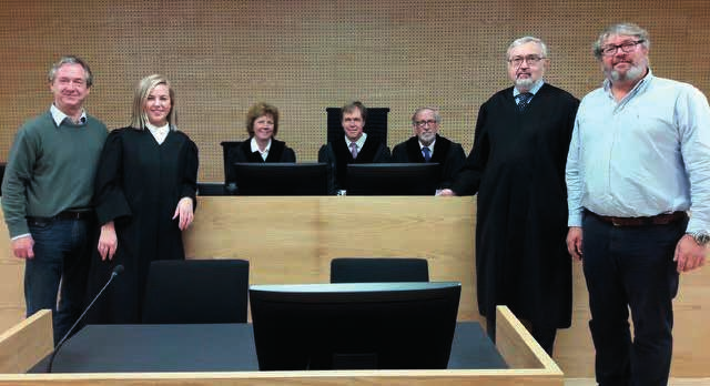 Dommerne, prosessfullmektigene og partene i den første ankeforhandlingen i nye Ålesund tinghus.