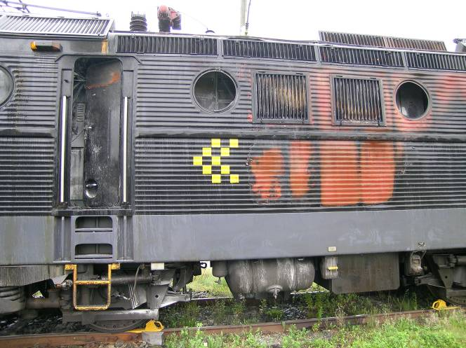 Statens Havarikommisjon for Transport Side 3 som gikk inn i lokomotivet måtte trekke seg ut på grunn av røykutvikling.