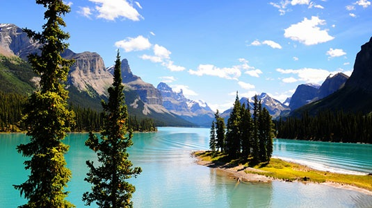 Maligne Lake i Jasper nasjonalpark Reiserute Dag Bes krivels e 1 Fly Norge - Vancouver 2 Vancouver - Harrison Hot Springs 3 Harrison Hot Springs - Penticton 4 Penticton - Canyon Hot Springs 5 Canyon