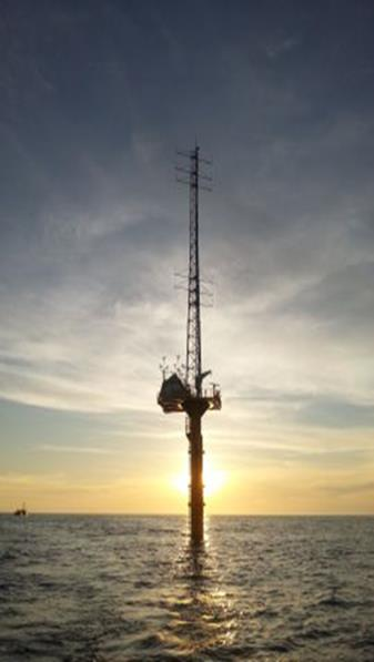 Tårn og bøyer kan utvide dekningen i Nordområdene på sikt Telenor Maritime bruker master på oljeplattformer og