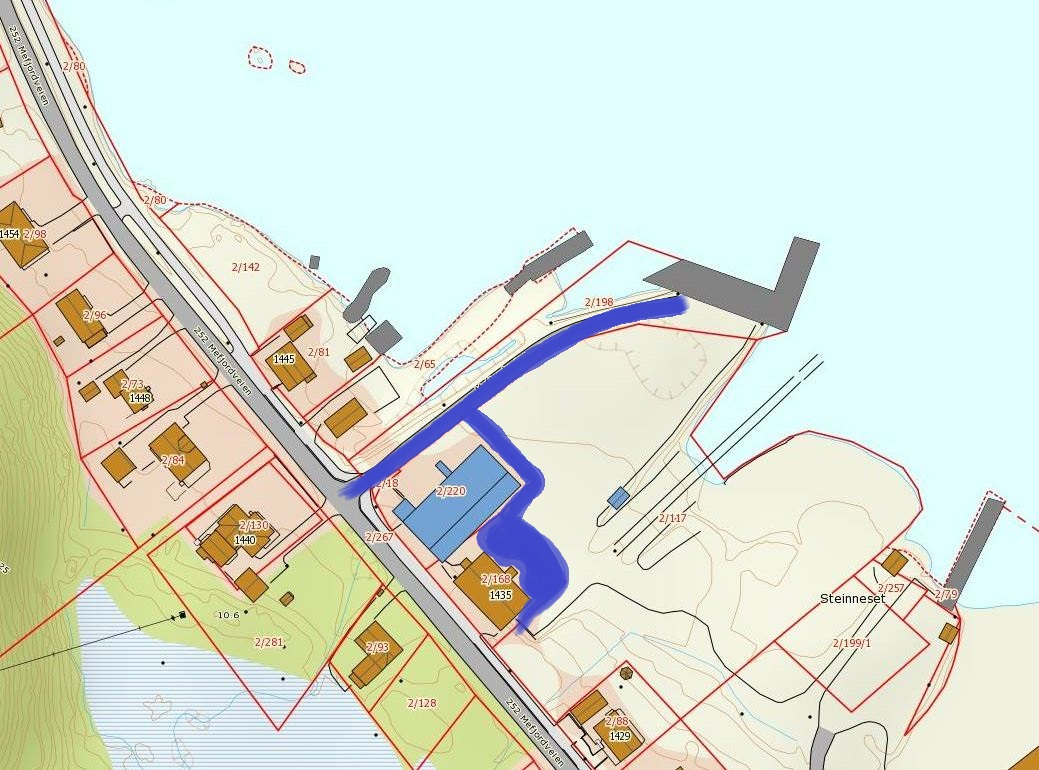 Rode 11 Vei ned til kommunal kai ved Maritim Installasjon AS, samt vei til brannbil- og sykebilgarasje.