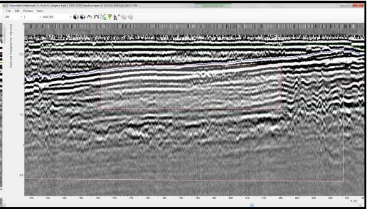 2.3 Georadar Georadaren (Ground Penetrating Radar GPR) sender høyfrekvente radiobølger (elektromagnetiske) med sentral frekvens på mellom 10 Mhz og 2500 MHz, avhengig av antenne, ned i grunnen, som