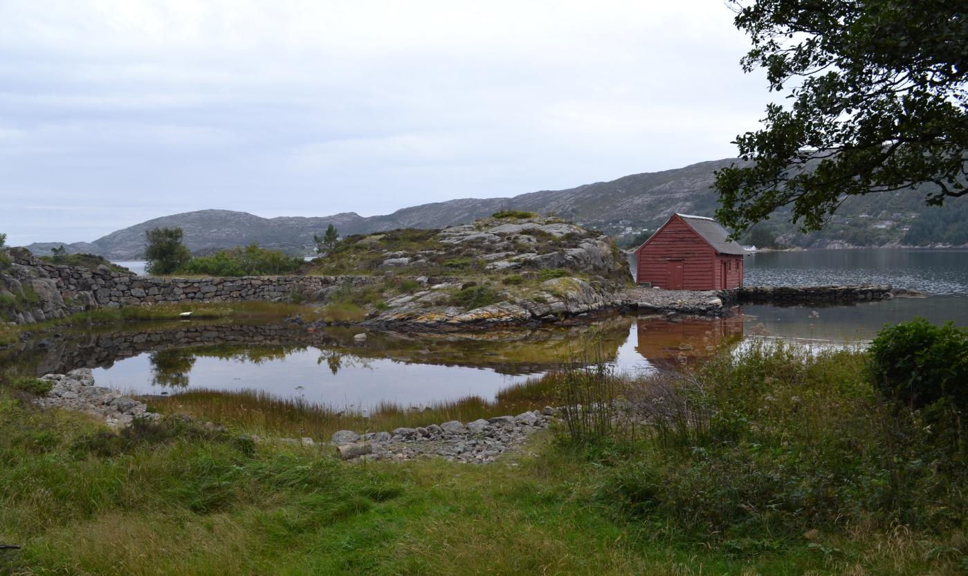 N12 Søre Bjorøy Turområde utan inngrep frå fjord til fjell søraust på øya. For det meste lynghei, men og noko furuskog. Tilkomst frå gardstunet i sørvest gjennom lauvskog.