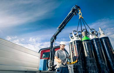 HIAB T-023 Kapasitet 2,2 tm Hvis du trenger en kompakt kran med en lenger hydraulisk rekkevidde enn det HIAB T-013 har, vil du komme lenger med HIAB T-023.