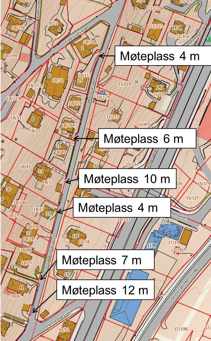 5.3 Løbergsalléen Løbergsalléen er en smal men oversiktlig gate med 250 m lengde mellom Fredlundveien og Grønnestølsveien. Møting foregår i avkjørsler.