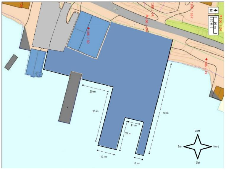 Figur 2.1 Skissering av planlagt kaianlegg for Botnhamn Sveis er vist i mørkeblått. Mål er angitt på skissen. Grå brygge eksisterer i dag.