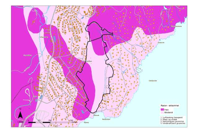 3.1 Miljøtema: Forurensning/klima Beskrivelse: Deler av området er registrert med høy aktsomhet for radon, mens resten av området har moderat aktsomhet. Det er ingen høyspentlinjer nære planområdet.