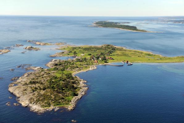 beitelandskapet og gir Stråholmen et delvis skogkledd preg sett fra nord.