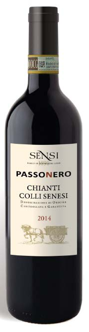 RØDVIN Passonero Chianti Colli Senesi Toscana, Italia Dufter av solmodne, sorte kirsebær, noe plomme og syrlige bjørnebær. Lett krydder og pepperpreg.