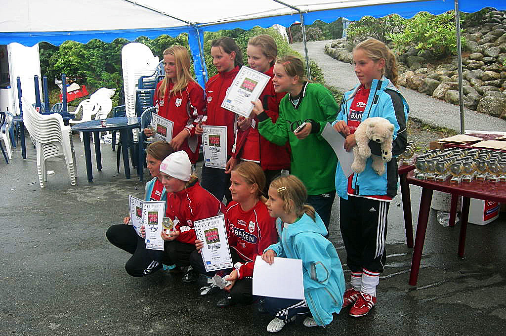 Fair Play Husnes Cup ønskjer å fremma gode haldningar og god sportsånd, slik at Husnes Cup vert ei positiv oppleving både for vinnarar, taparar, dommarar, lagleiarar og publikum, og for oss som