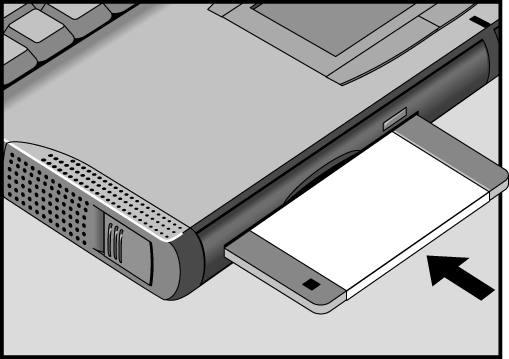 Etablere forbindelser Bruke OmniBook-innpluggingsmoduler Sette inn og ta ut en diskett F O R S I K T I G Ikke sett inn eller ta ut en diskett mens OmniBook aktivt leser eller skriver data.