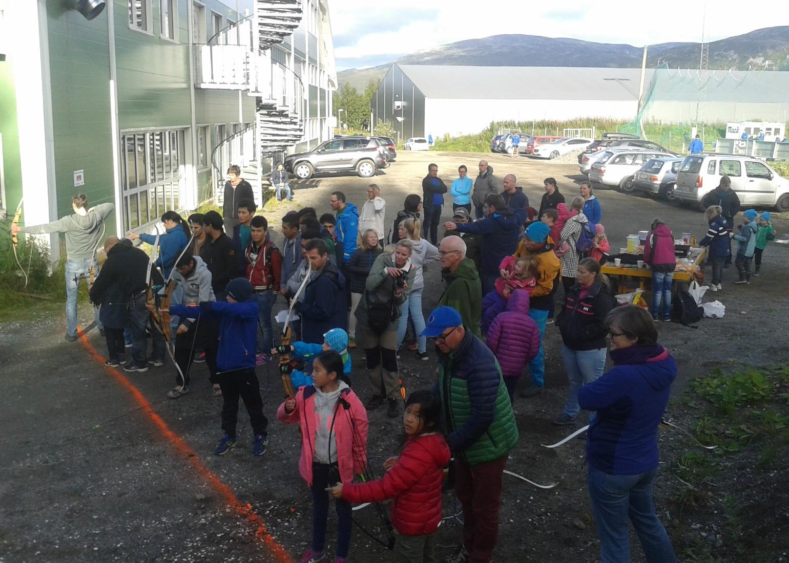 Ishavskysten friluftsråd Friluftsliv for alle Samarbeid mellom friluftsrådet, frivillige lag og mottakene i Tromsø Roing og fiske med Arctandria kystlag Bueskyting med Tromsø Bueskytterklubb