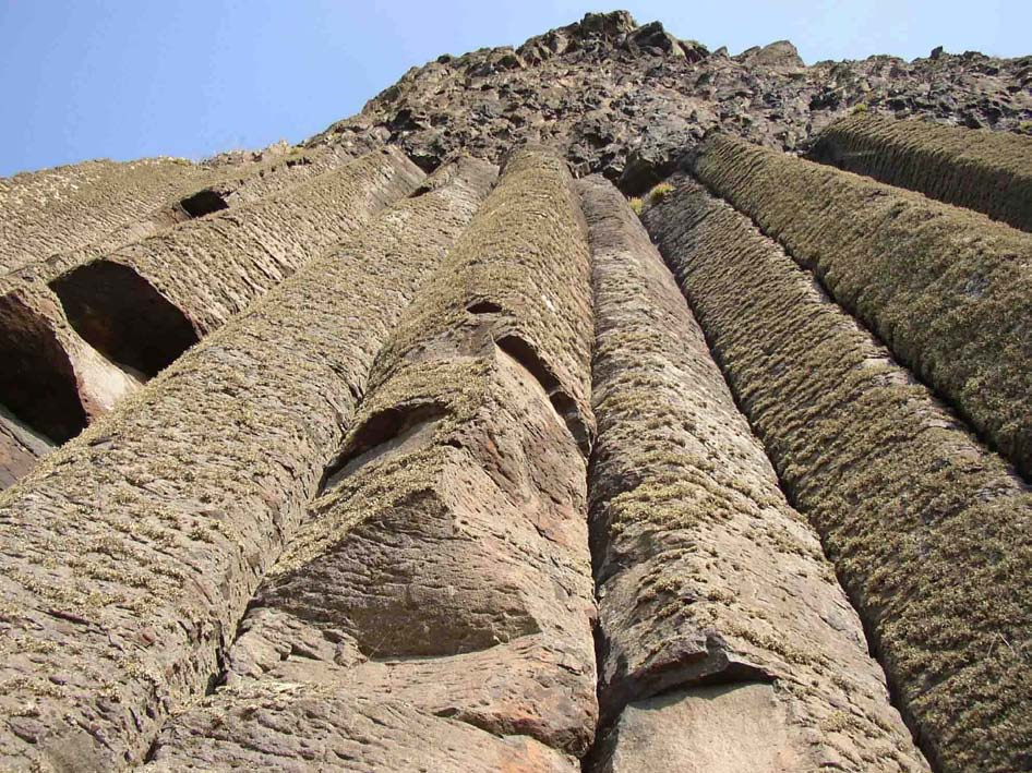 Giant Causeway ved nordkysten av Nord-Irland er en av de mest spektakulære