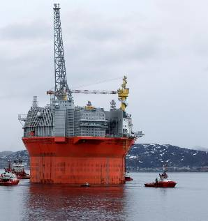 2 Goliat FPSO slepes til feltet i Barentshavet Kilde:Eni Norge AS Ptil skal legge premisser for og følge opp at aktørene i petroleumsvirksomheten holder et høyt nivå for helse, miljø og sikkerhet og
