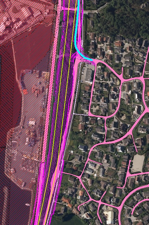 Foreløpig planutkast har følgende løsning for ny TKV forbi Snøde: Figur 5: Foreløpig plassering av ny TKV. Gult strek viser ytterbegrensning av 4- felts kjøreveg.