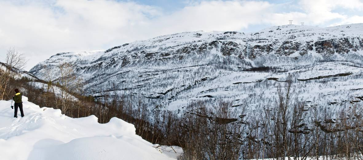 420 kv Balsfjord - Hammerfest 4.8.2 Mulige avbøtende tiltak Som for Alternativ 1.0. Figur 43: Både alternativ 1.0 og 1.4 krysser Skibotndalen i dette canyonpartiet.