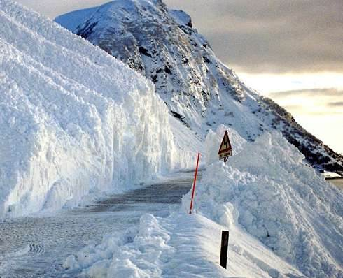 Snøskred og vinterdrift Vegen kan bli stengt pga.