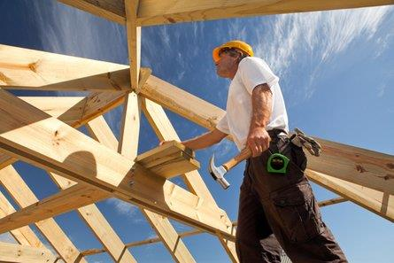 Yrker Lag spørsmål: a) En tømrer bygger hus av tre.