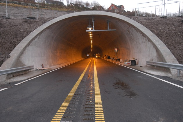 Brann i tunnel - Formål og metoder Formål: samle inn data om branner og branntilløp i norske vegtunneler i perioden 2008-2011*. Datakilder: 1.