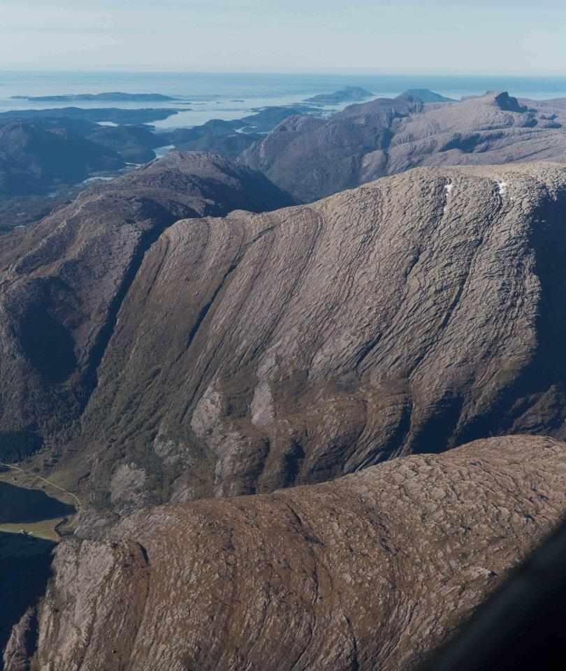 Bilete 3 og 4: Ålfotbreenområdet har særs spesiell geologi.