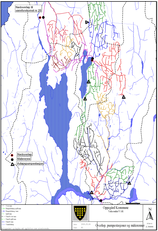 Figur 6.3.1.1: Avløpssoner (16 stk) med plassering av avløpspumpestasjoner, nødoverløp og målerenner. Grensene mellom vannforekomstene er vist med stiplet, sort linje.