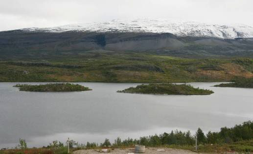 Prøvetakingsområde for sediment Hovednedslagsområde for hvitt fosfor granater Figur 2. Store Russevatn i Porsangmoen/Halkavarre.