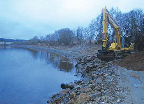 Tiltaksnummer og -navn: 5760 Namsen ved Krumoen-Mælen Kommune/fylke: Overhalla Nord-Trøndelag Tidsrom: August november 2006 Entreprenør: NVE Anlegg med underentreprenør Tiltakstype: Erosjonssikring,