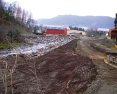 utføre enn tiltenkt i planen. Formål med tiltaket: Sikre busetnad og dyrka mark på Rovde og Årskog mot flaum.