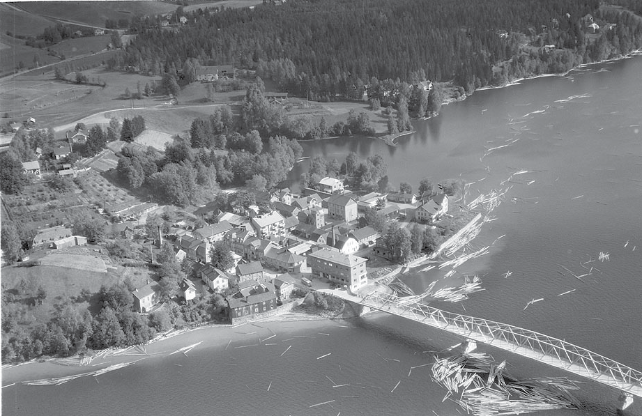 I 1758 ble det funnet gull på det stedet som i dag heter Gullverket, og Skibladner, verdens eldste dampskip i drift, legger til ved togstasjonen i Eidsvoll som for